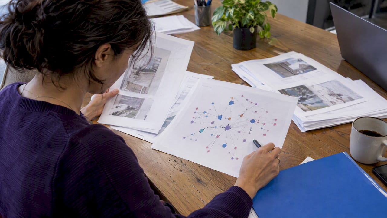 Document Knowledge Graph: 5 Checks for Hybrid GraphRAG